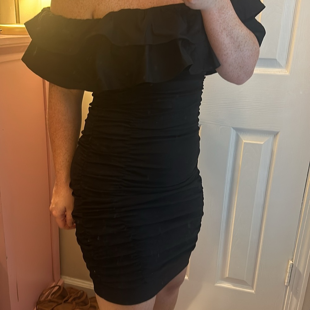 Black Of the Shoulder Ruched Ruffle Dress - Picture 5 of 9